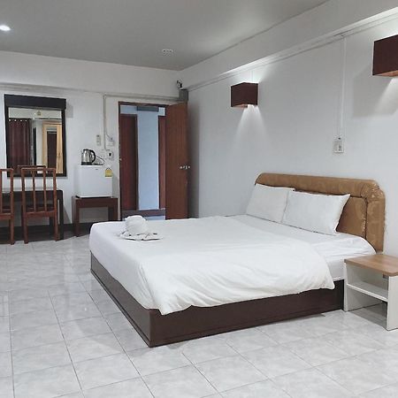 โรงแรมวินบางนา Win Bangna Hotel Bangkok Esterno foto
